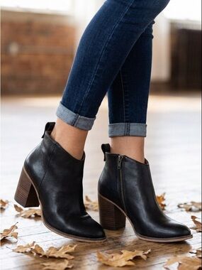 BP Black Leather Ankle Booties with Block Heel and Side Zipper Womens Size 7.5